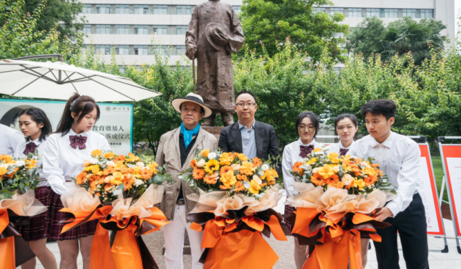 西北高等教育奠基人、中国现代医学先驱徐诵明雕像在欧宝电竞平台落成